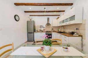 Lichtdurchflutete Finca mit Alpaka-Ranch in der Nähe, Privatpool, Grillbereich, Waschmaschine