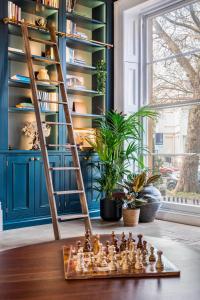 Elegant Luxurious Period Apartment on Royal Parade