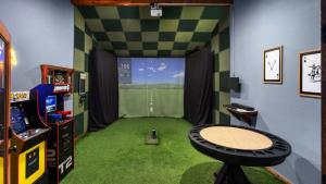 The BIG TEX, Amenity Packed, 2 mi to Frio River