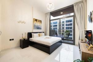 Stylish pool view 1BR in Barsha South sleeps 5