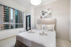 Burj Khalifa and Fountain View 3BR