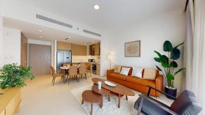 Vacationer Holiday Homes l Contemporary 2 Bedroom l Pool, Gym, Private Beach Access