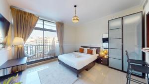 Vacationer Holiday Homes l Spacious Studio l Canal View l The Greens