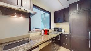 Vacationer Holiday Homes l Spacious Studio l Canal View l The Greens