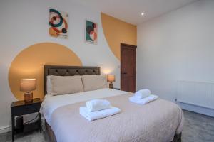 Modern & Spacious 4-Bedroom Home, Family & Contractor Friendly, Manchester