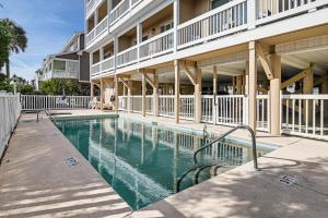 Steps to Pool and Beach Coastal Carolina Condo!