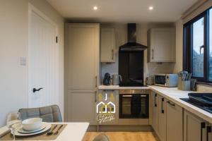 Fraserburgh Stay - SJA Stays - Modern 2 Bed Apartment