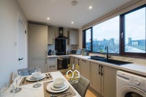 Fraserburgh Stay - SJA Stays - Modern 2 Bed Apartment