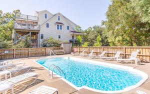 Carotank Clubhouse - Corolla Village, 200 Yds to Beach, Foosball, Pool, Hot Tub, Flex Stays