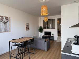 LE LOFT - Studio ouvert, salle de bain italienne, idéal couples