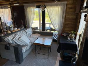 Black sheep Patagonia cabañas con vista al lago gutierrez y cerro catedral