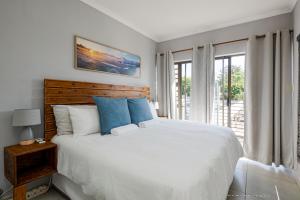 Cozy All-in-One Ocean View Apartment