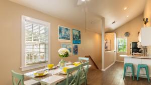 Parrot Perch by AvantStay Old Town Key West w Shared Pool Month-Long Stays Only