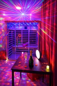 Love Room à deux pas de lOcéan avec Hammam, Sauna et Bain à 2 Surprise garantie