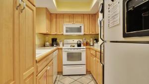 Sundown Refuge by AvantStay Top Location w Patio Outdoor Dining Shared Pool Month Long Stays