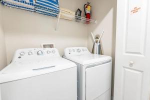 Near Parks - 4Bed Home at Storey Lake W Pool