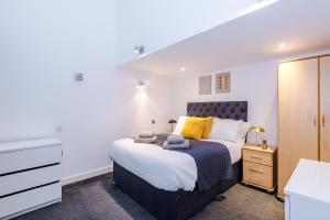 Modern 2BR Flat for 4 Manchester Full Kitchen