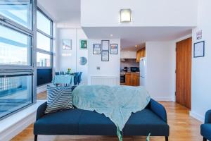 Modern 2BR Flat for 4 Manchester Full Kitchen