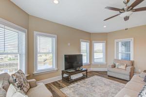 Waterfront duplex w dock, shared pool, fast WiFi & central AC