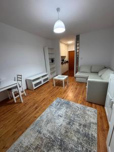 Wola Oasis - Cosy Apartment Near Metro Station