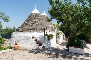 Trullo Nora with private pool near Alberobello