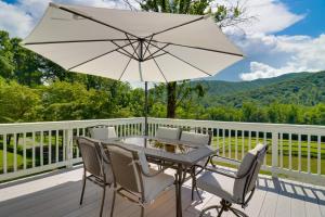 Candler Cabin w Deck & Mount Pisgah Views!