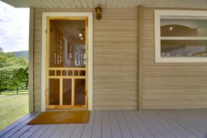 Candler Cabin w Deck & Mount Pisgah Views!