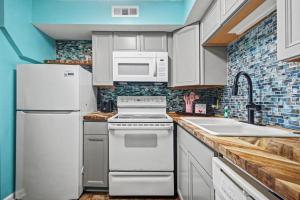 Oceanfront • Private Balcony • Walk to Pier