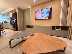 Ape incrivel ao lado Igreja Matriz Centro Gramado