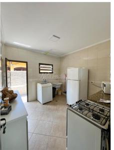 Recanto dos Alleonis - Casa com Piscina, Churrasqueira e Ar Condicionado em Guaratuba