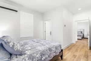 Stylish Suite Near Bathhouse & Downtown! Suite 201