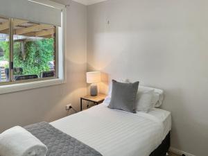 Glens Haven with Lakeviews and Outdoor Firepit