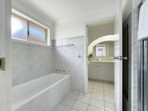 Glens Haven with Lakeviews and Outdoor Firepit