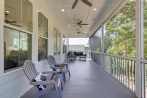 Coastal Waveland House half Block to Pub Beach