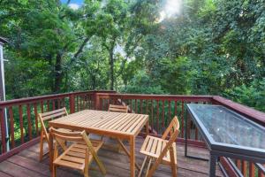 Hot Tub W 3 Beds 2 Bath Games & Huge Backyard