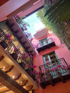 Casa AcoModo Casco Viejo 6BR Mansion w Pool