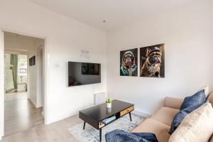 Stylish 2 Bedroom Apartment in Liverpool - Gateacre Village - Free Parking