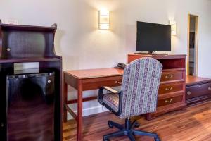Quadruple Room - Non-Smoking room in Motel 6-Springfield OH