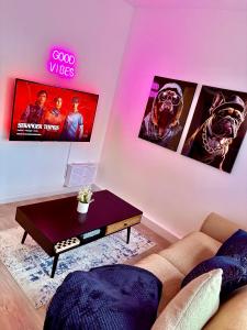 Stylish 2 Bedroom Apartment in Liverpool - Gateacre Village - Free Parking