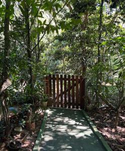 Casa à beira-rio completa perto do Sana