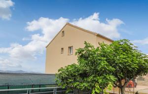 Gorgeous Apartment In Zadar With Wifi