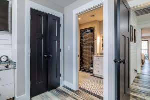 Riverfront Condo Super Conveniently Located