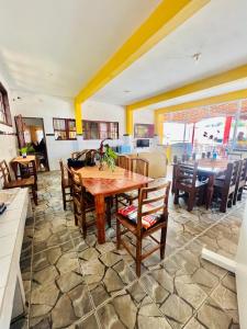 Quarto 2 pessoas em pousada com piscina e lazer