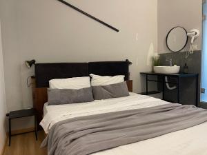 E - Central Room Five