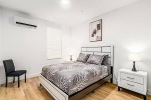 Stylish Suite Near Bathhouse & Downtown! Suite 104