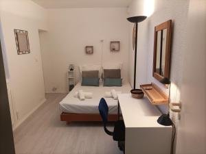 Camille, quiet, historic center of La Rochelle