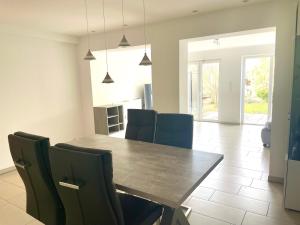 Ferienwohnung Köln Süd 77qm - Ruhige Lage nahe Rhein & Innenstadt