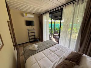 Moani Punta Uva Lodge 5 min Walk to beach