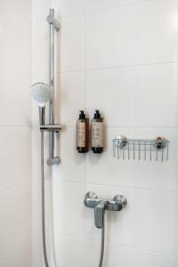 New Bright & Quiet Central Studio Top Floor