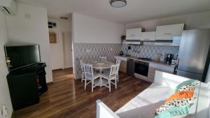 Mediterranean House - Forest Marjan